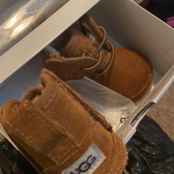 Ugg - Picture 2 of 2